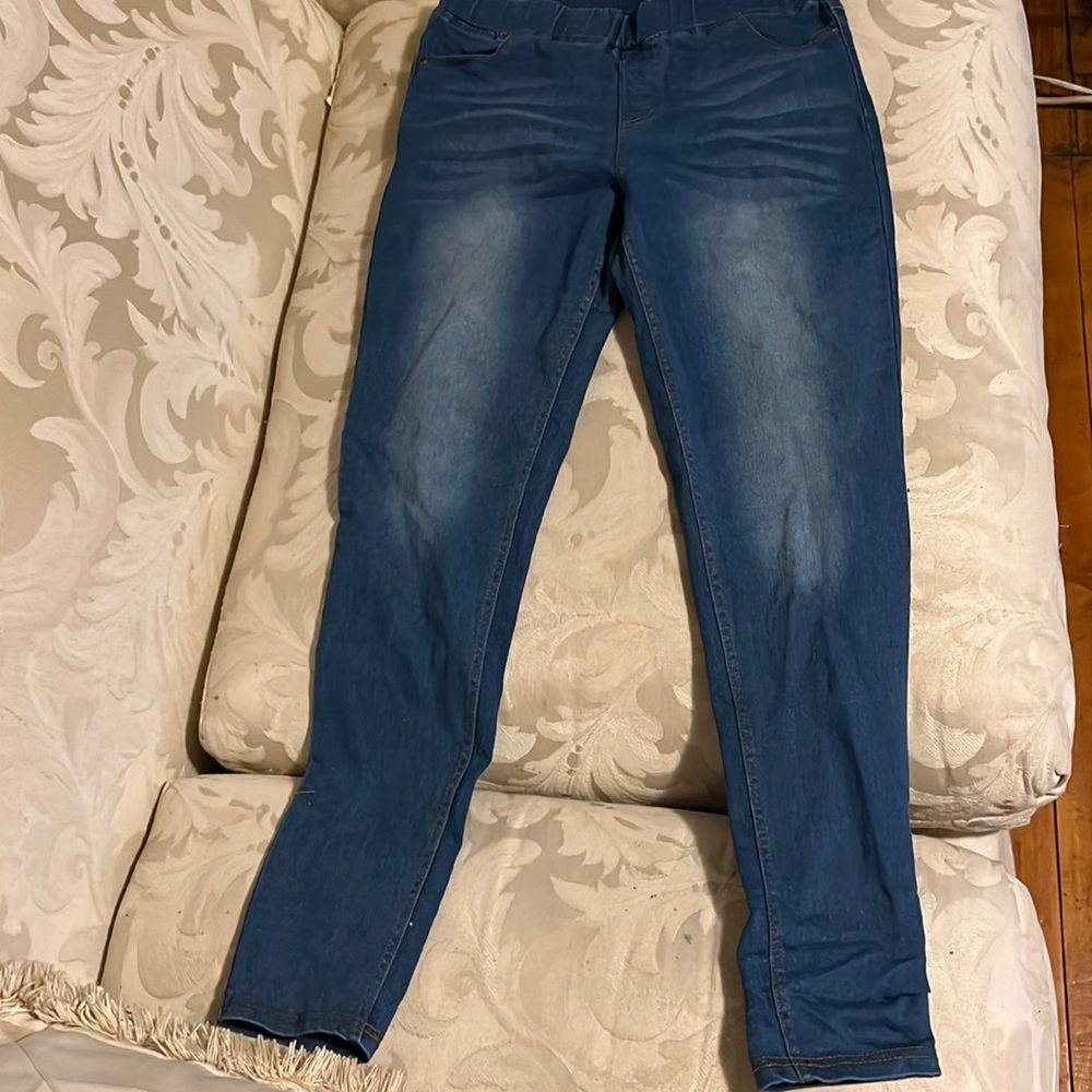 Medium blue pull up jean